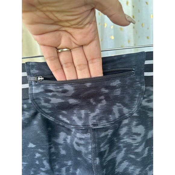 The North Face Animal Print Compression Back Zipper Pocket Capri Leggings S - Picture 4 of 6